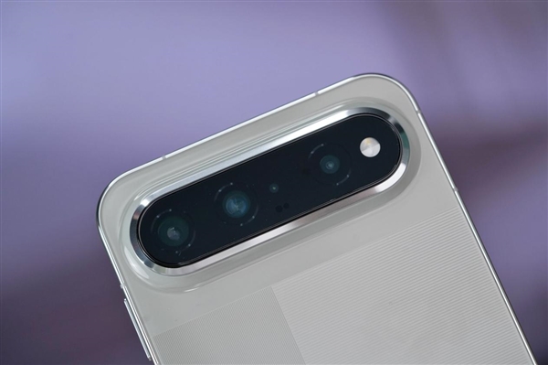 小米迄今最贵手机！小米18 Fold顶配1TB售罄：全球首发长鑫LPDDR6